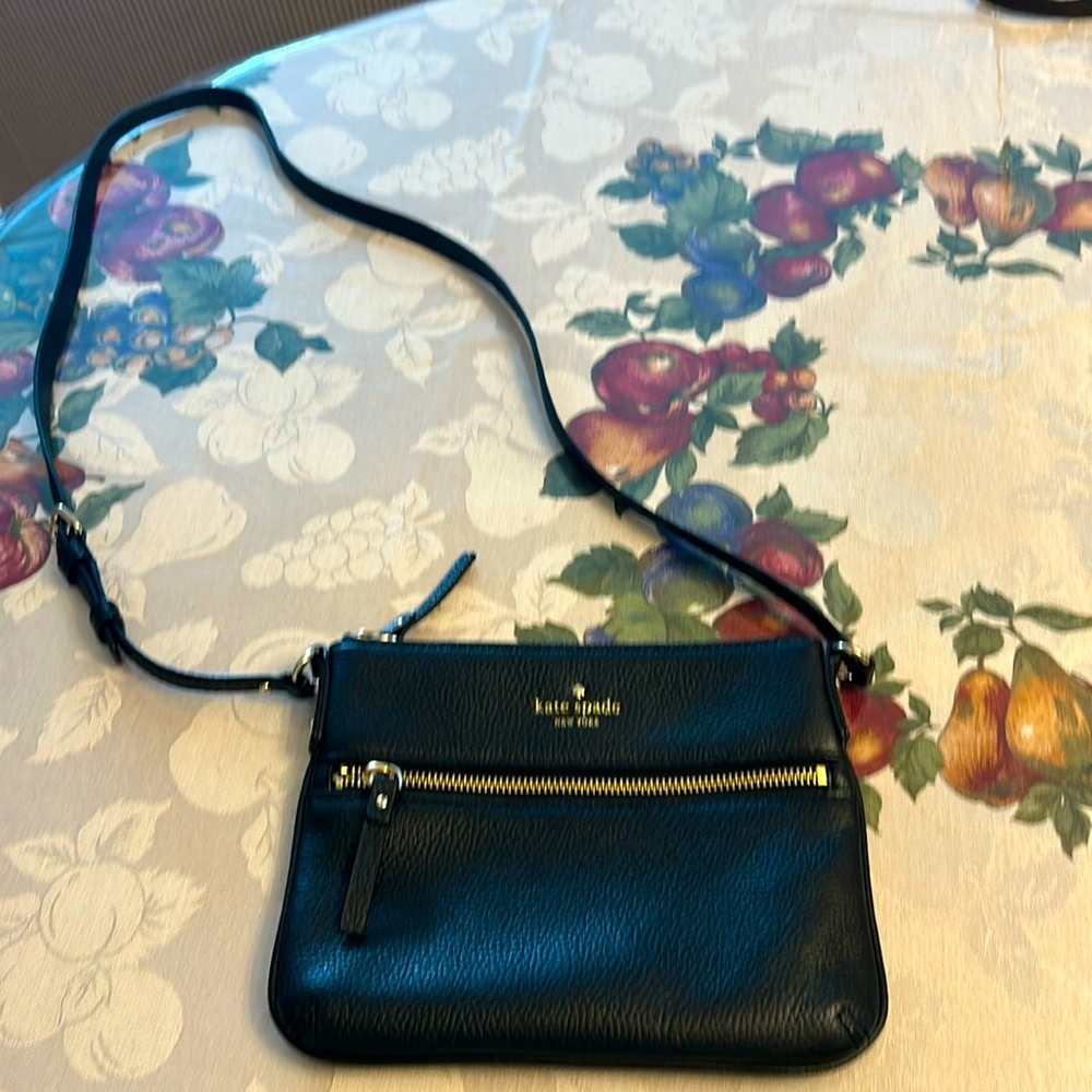 Matching  Authentic Kate Spade Crossbody bag & matching wallet. Worn once ☺️
